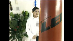 Как живут дети богатых циган Янош пустил журналистов в свою золотую квартиру