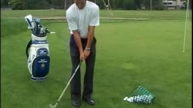 Golf Lessons - How To Chip in Golf смотреть онлайн