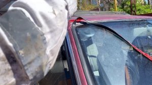 Течь лобового стекла. Устраняем с универсальным уплотнителем и герметиком.