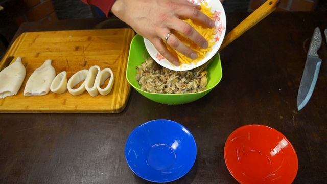 Кальмары фаршированные морепродуктами. Лапша Удон с креветками и мидиями. смотреть онлайн