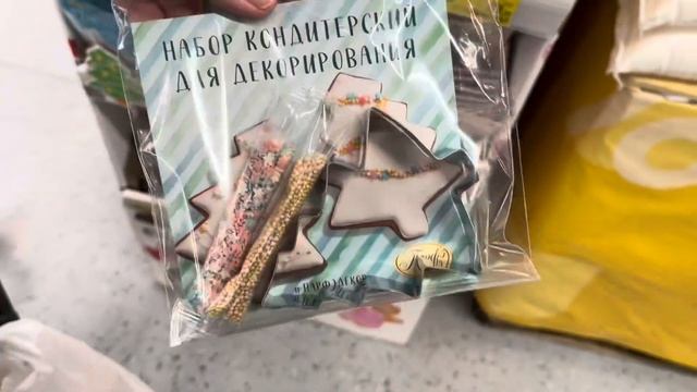 МАГНИТ, СКИДКИ НА ЖИВЫЕ ЕЛИ? Один день до нового года! ? Не протолкнутся? А в Чижике пустые полки смотреть онлайн