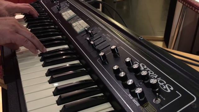 Roland RS202 moded смотреть онлайн