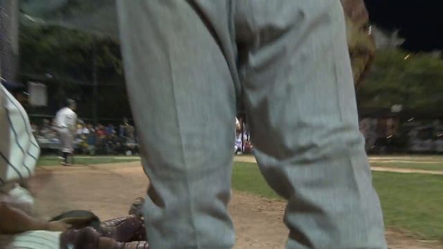 Lou vs. Rob at the Oldtime Baseball Game смотреть онлайн