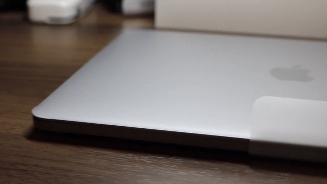 Macbook Pro 13" Touchbar (2017) Unboxing смотреть онлайн