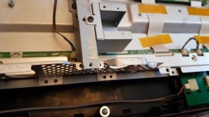 Вертикальные полосы на телевизоре, можно ли их убрать?