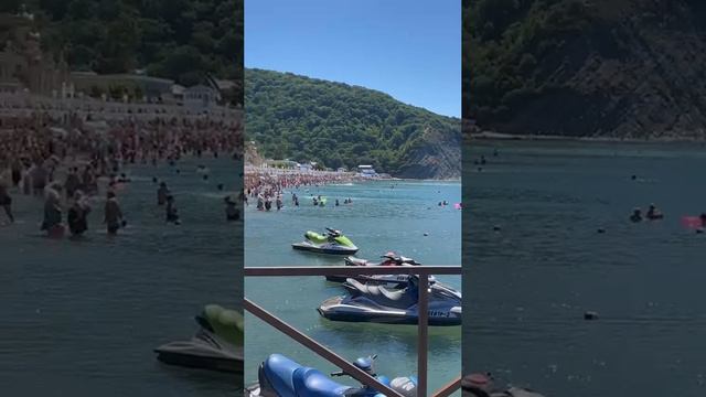 Архипо-Осиповка 21 июня 2024 года 🌤️ Центральный пляж 🏖️ Видео: Savage смотреть онлайн