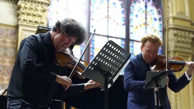 Bach - Concerto for 2 violins D minor (fragment). Daniel Hope, Simos Papanas and Alexey Botvinov смотреть онлайн
