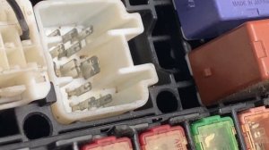 TOYOTA YARIS нет зарядки??Хотели менять ECU?г? банальная неисправность)