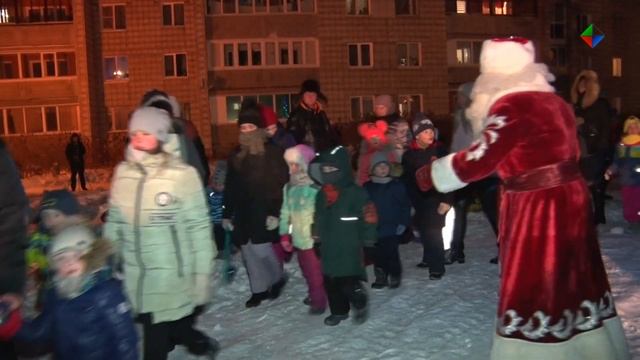 Елки во дворах Лесного украсили игрушки, изготовленные участниками традиционного конкурса смотреть онлайн