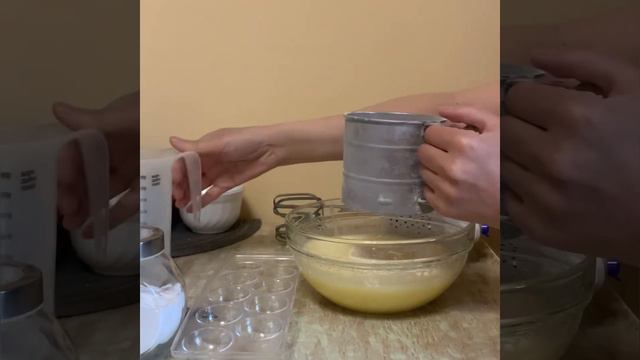 Бисквит из сгущёнки смотреть онлайн