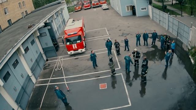 Мы носим погоны,как каждый военный, и старых тушил всех знают в лицо. смотреть онлайн