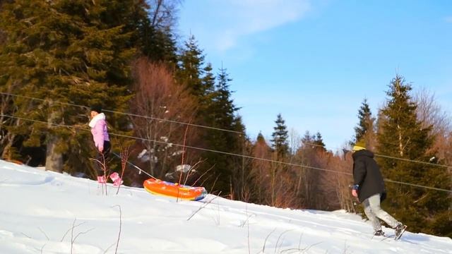 Зима в горах Лагонаки. Отдых с детьми в уютном отеле. Катания на санках с горки и многое другое смотреть онлайн