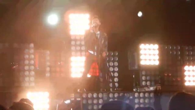 Miguel takes a selfie video while performing (Live at Oracle Arena) смотреть онлайн