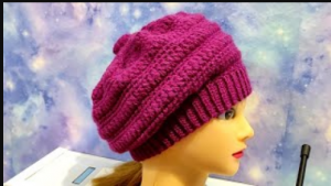 ЭЛЕГАНТНАЯ ШАПОЧКА-БЕРЕТ КРЮЧКОМ.  Беретик для начинающих. (720p).mp4