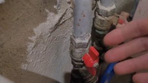 Как перекрыть воду, Заклинил Кран, не поворачивается, Что делать?