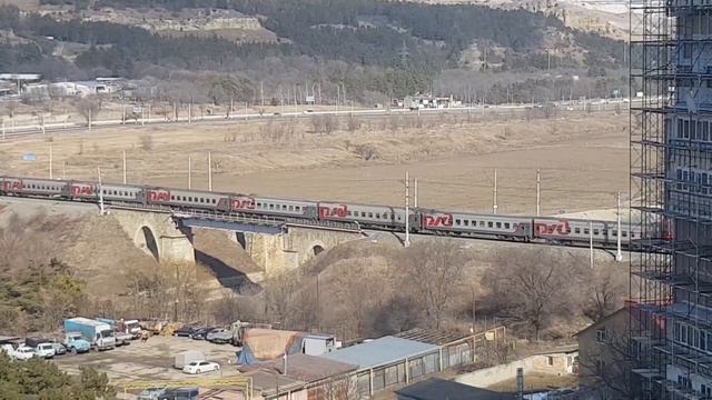 Электровоз ЭП1М с поездом №446Е ЕкатеринбургーКисловодск смотреть онлайн