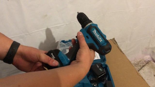 Шуруповерт Makita DF331D 26В смотреть онлайн