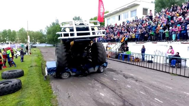 Шоу каскадёров Геннадия Кочерга во Владимире 2017(съёмка на квадрокоптер) Stunt show in Vladimir смотреть онлайн