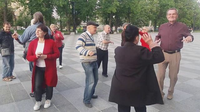 Харьков, танцы у фонтана,"Нежный аромат" смотреть онлайн