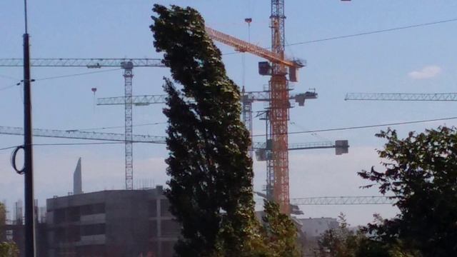 Работа башенных кранов при сильном ветре.АР Крым г.Севастополь 2021г. смотреть онлайн