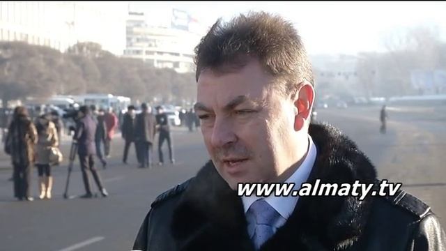Возложение цветов к монументу Независимости в Алматы смотреть онлайн