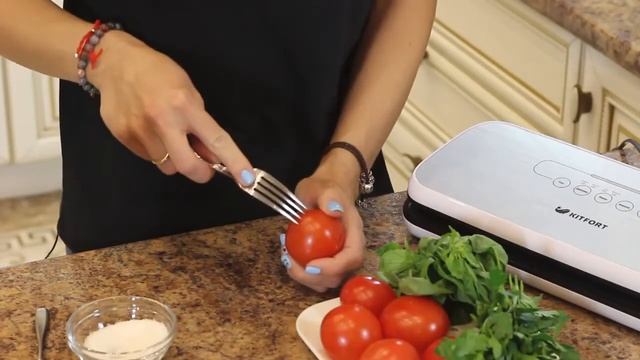 СОХРАНИТ СВЕЖЕСТЬ ПРОДУКТОВ _ ПОМОЖЕТ ЗАМАРИНОВАТЬ _ Вакууматор Kitfort КТ-1502
