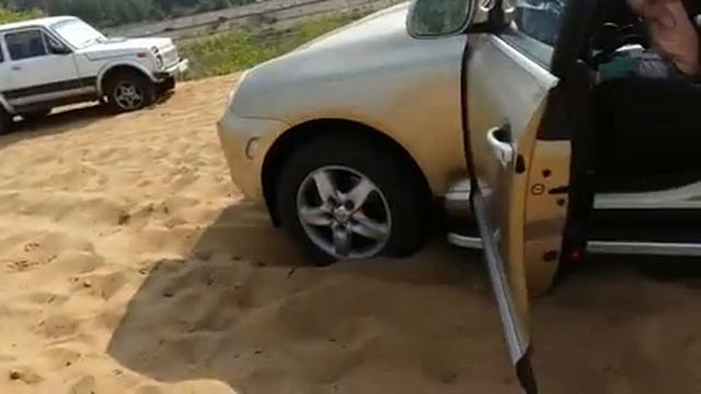 Porsche Cayenne в реальном песке смотреть онлайн