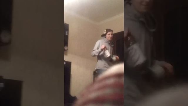 Выход в дверь с маракасами.mp4 смотреть онлайн