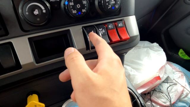 Огляд трака KENWORTH 2024 / Model T680 смотреть онлайн