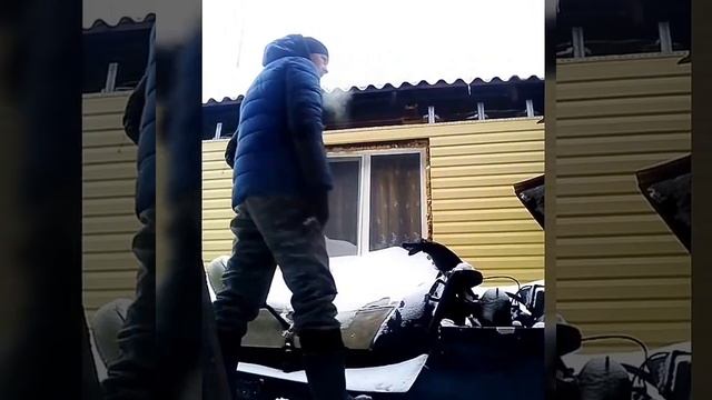 ПОКАЗАЛ КАК ЗАВОДИТСЯ В МОРОЗ СНЕГОХОД И НЕ МНОГО ПРОКАТИЛСЯ смотреть онлайн