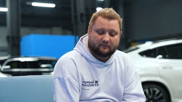Автосалон «Первый километр» в ТЦ. Внутри, не снаружи! смотреть онлайн