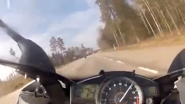 Мотоцикл не может догнать. Бешеная скорость. смотреть онлайн