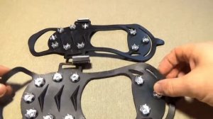 Противоскользящие накладки на обувь и аварийный жилет.