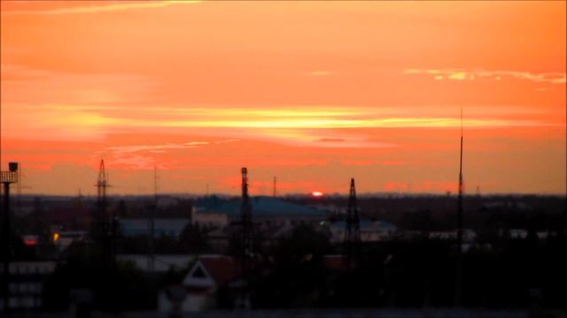 Закат в сентябре и косяки птиц, улетающих на юг / Timelapse