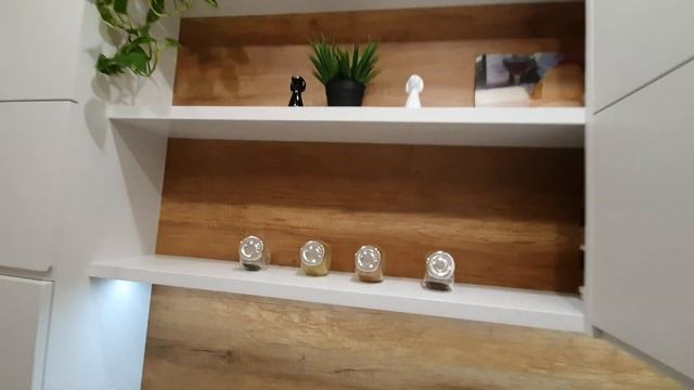 Красивая компактная кухня в современном стиле 3,5 кв.м для реализации. Дизайн. Интерьер. смотреть онлайн