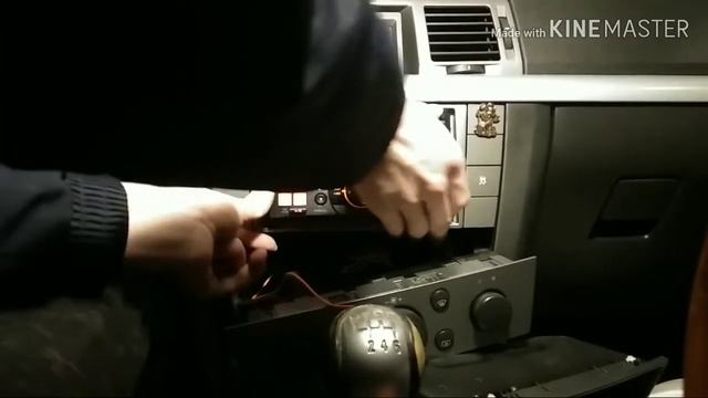 Opel Vectra C montaż radia 2 din (Alpine CDE-W235BT) смотреть онлайн
