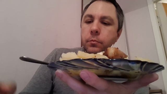 MUKBANG. ЖАРЕНОЕ МЯСО, КАРТОШКА, САЛАТ. ОБЖОР.