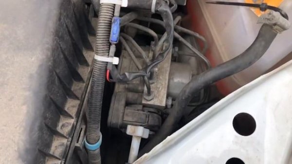 Как поменять лампочку в фаре ближнего дальнего света H19/Лада Гранта FL.