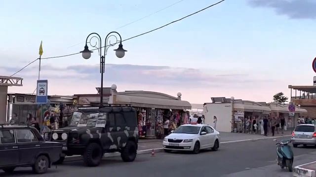 Крым. Алушта. 19 июня 2022 «Пусть тебе приснится «Алушта Де Майорка». Набережная Профессорского . смотреть онлайн