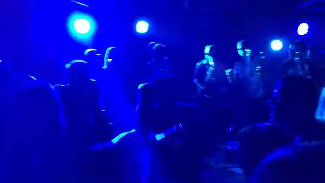 ШНУРКИ (трибьют группировки Ленинград) - Плачу ( Саратов@ Авангард 08.09.17) смотреть онлайн