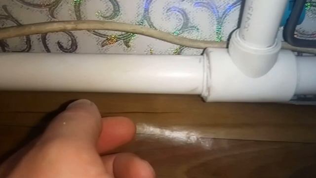 Купили дом в деревне. Как поклеили обои в кухне, как сделали разводку горячей воды в доме. 2-серия смотреть онлайн