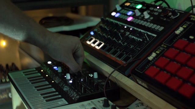 Hopper House - Arturia Microfreak Drumbrute House смотреть онлайн