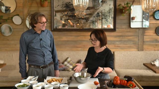 Легкий салат с баклажанами и зеленью смотреть онлайн