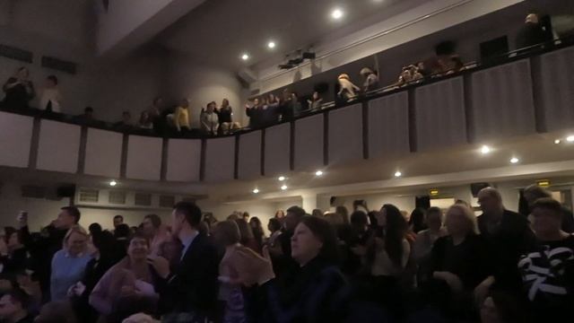 Поклоны после спектакля "Не включай блондинку", реж. Николай Коляда смотреть онлайн
