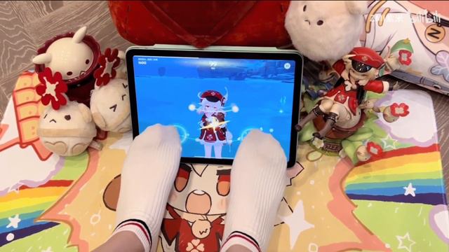 This Person Play Genshin newest event with her FEET!!! смотреть онлайн