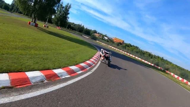 Фирсановка мототрек. Полет на дроне за питбайком смотреть онлайн