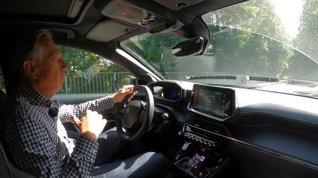 Peugeot e-208, конструктивные особенности всего семейства Stellantis. смотреть онлайн