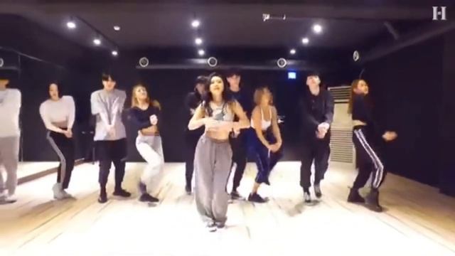 танец ХваСы (HwaSa) подходит под любую песню смотреть онлайн