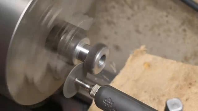 Фрезерное приспособление в резцедержатель токарного - фрезеровка, сверление и шлифовка на ТВ-7(М) смотреть онлайн