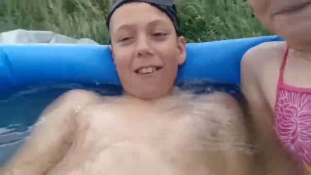 : VLOG: купаємося в селі капець смотреть онлайн